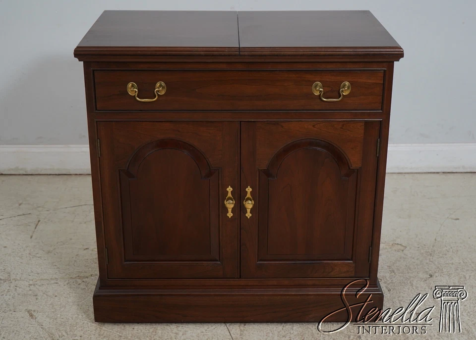 66437EC: STICKLEY 2 puertas cerezo abatible servidor Foto 2 de 4