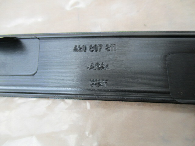 2010 2011 AUDI R8 REAR BUMPER CENTER TRIM MOLDING LOWER 420807811