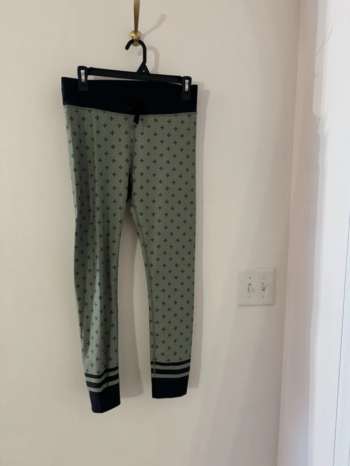 Sarah’s Day X White Fox Boutique Active Verde Estampado Pantalones/Leggings Talla L Foto 2 de 4