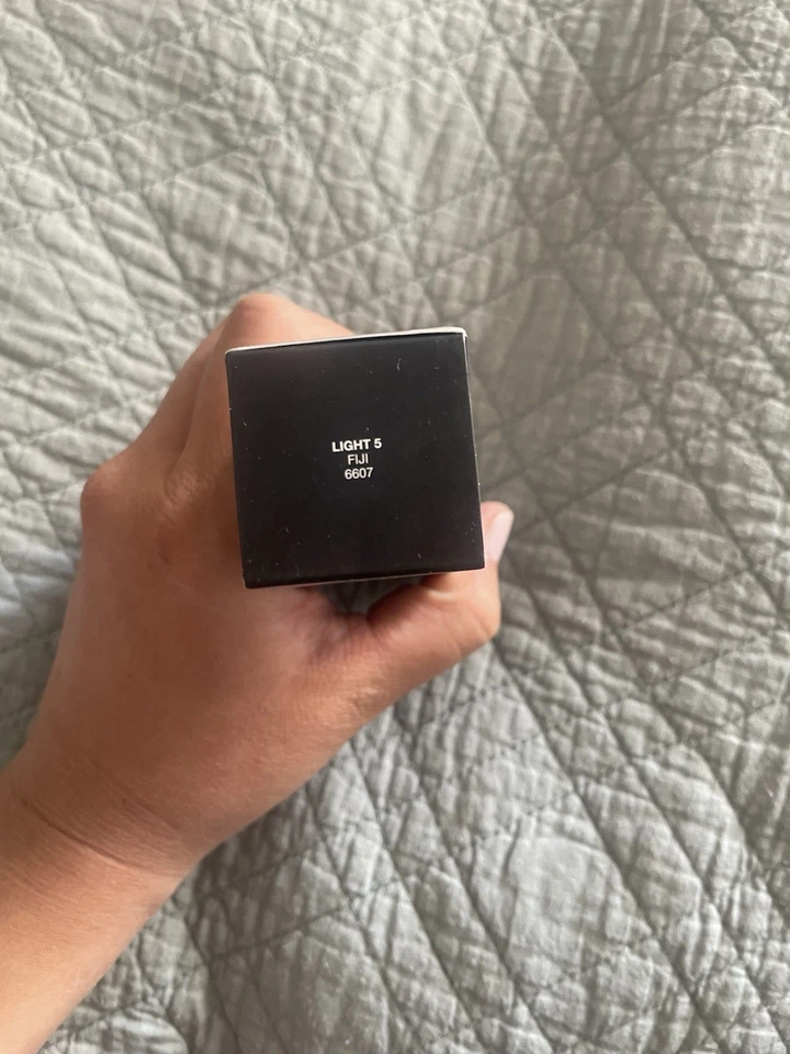 NARS NATURAL RADIANT LONGWEAR FOUNDATION In Fiji Light 5 - Bild 2 von 4