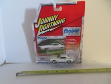 Johnny Lightning Mopar or No Car 29 1970 Plymouth Cuda 340 White 2004 MOC