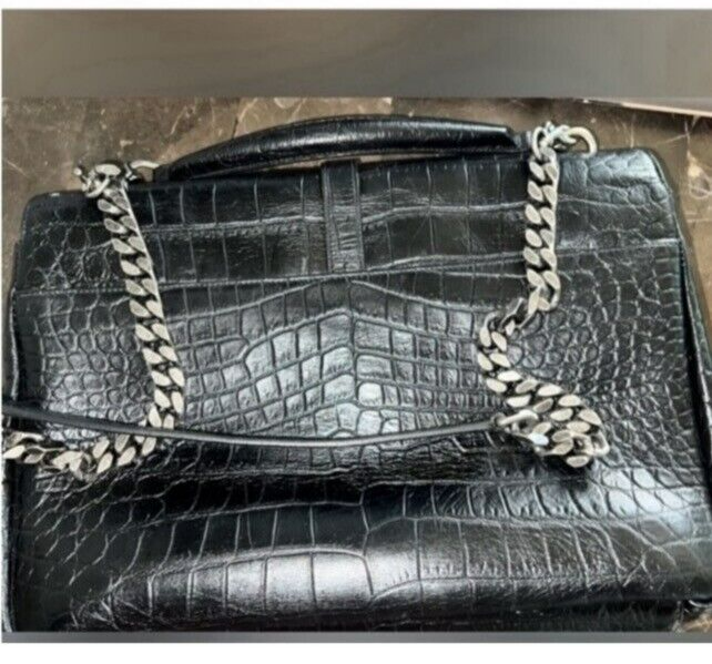 SAINT LAURENT #luxury # trendy # borsa a tracolla YSL media pelle nera con tracolla a catena
