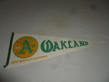 1972 TEAM SIGNED AUTOGRAPED OAKLAND AS ATHLETICS PENNANT ROLLIE FINGERS HUNTER 