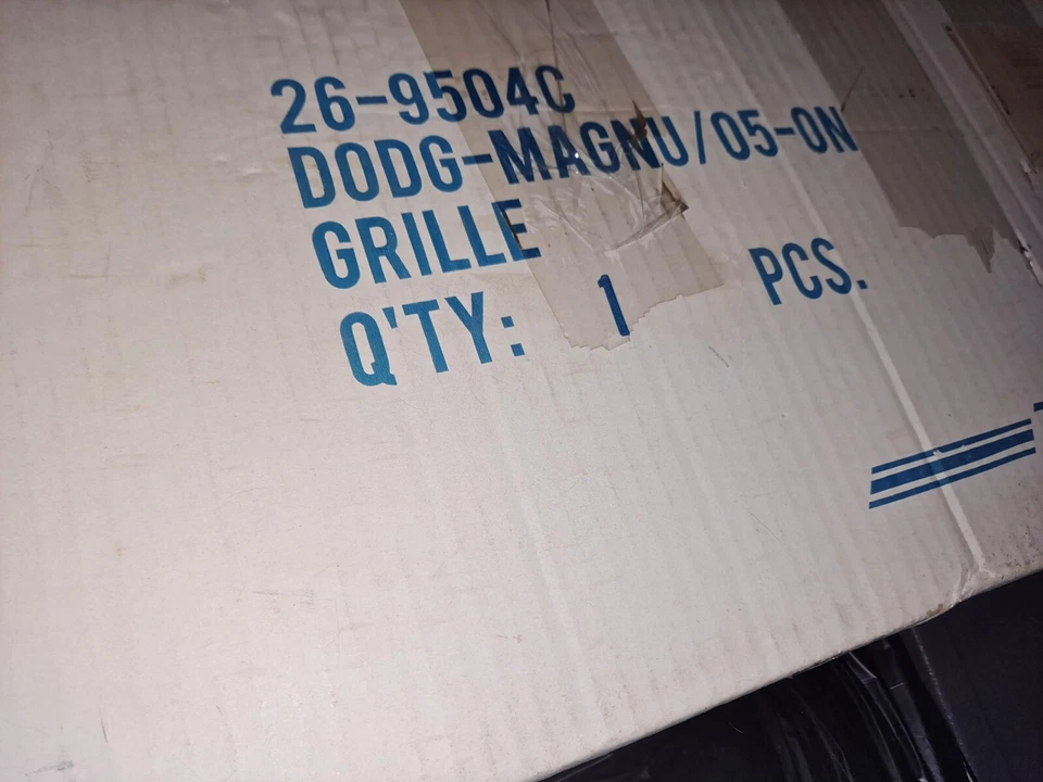 Paquete Dodge Magnum 2006 parrilla plateada, chip de rendimiento, luces LED Eurolite Foto 2 de 4