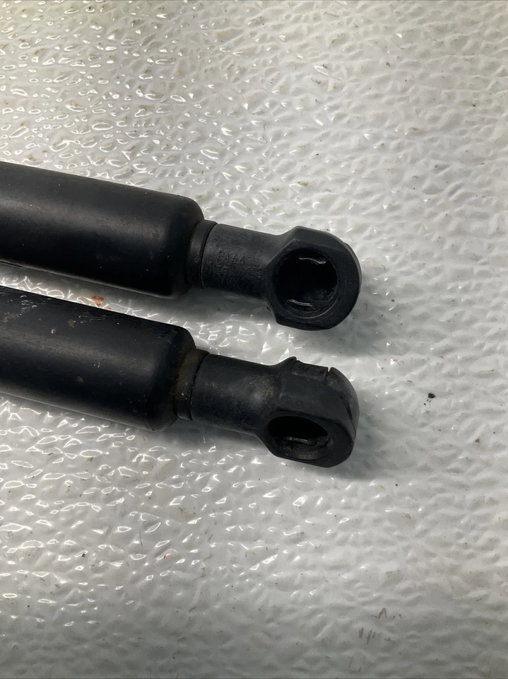 2007 Mercedes-Benz E550 OEM TAMPA DO PORTA-MALAS SUPORTE AMORTECEDOR 8 254 281 - Imagem 4 de 4