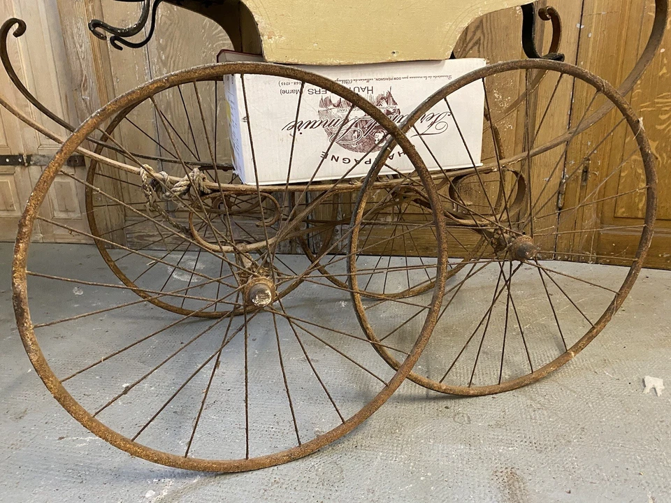 Poussette Ancienne XIXeme Napoléon 3 Bébé Enfant Vêtement Ancien Landau Voiture - Photo 2/4