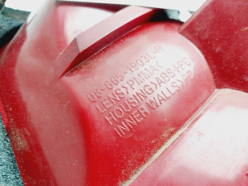 1U6945095 piloto trasero izquierdo para SKODA OCTAVIA I 1.9 TDI 2005 8819307 - Imagen 3 de 4