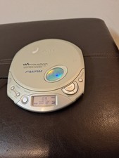 Sony Walkman D-F200 CD Player FM/AM Radio Wor...