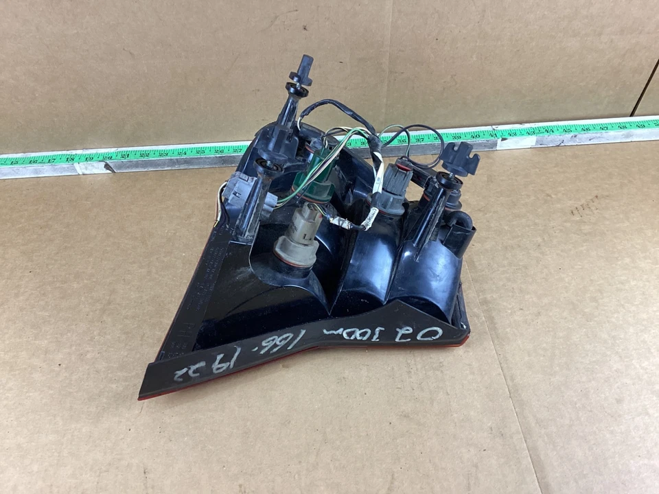 Conjunto de luces traseras laterales derecho del pasajero Chrysler 300M 2001-2004 OEM Foto 4 de 4