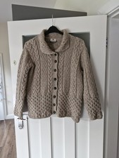 Carraigdonn Aran Grobstrick Cardigan mit Zopfmuster 100% Merinowolle Irland Fischer M