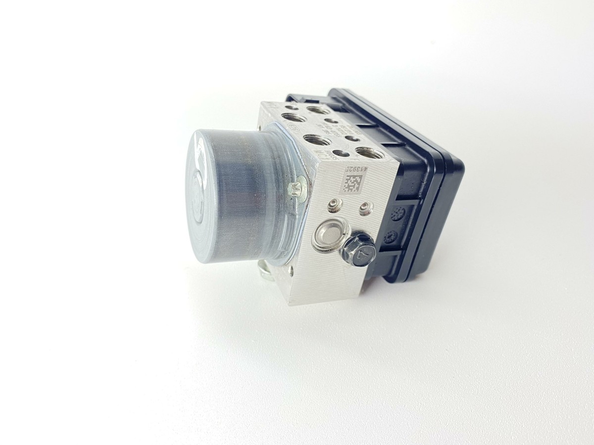 2017 KAWASAKI NINJA ZX10RR ZX1000 ABS PUMP UNIT MODULE TSTD 16082