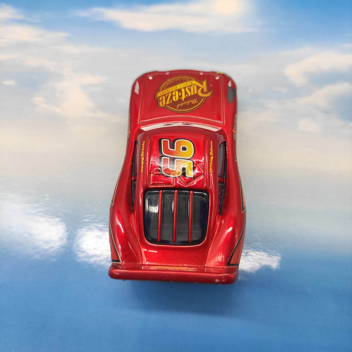 McQueen mit Aufklebern カーズ ミニカー DISNEY PIXAR CARS LIGHTNING MCQUEEN MIT AUFKLEBERN METALLIC