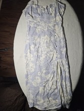 Floral Elegant floral dress in white and cream, perfect for any occasion.