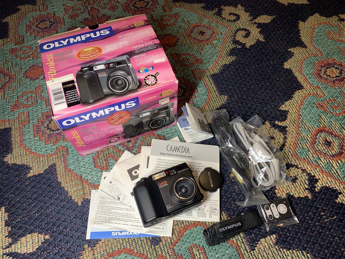 OLYMPUS　CAMEDIA C-3030 Olympus CAMEDIA C-3030 Zoom 3.3MP Digital Camera W/ Remote