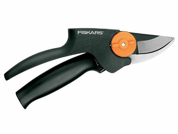 Секатор fiskars плоскостной с силовым приводом, средний 111520 (6411501965202)