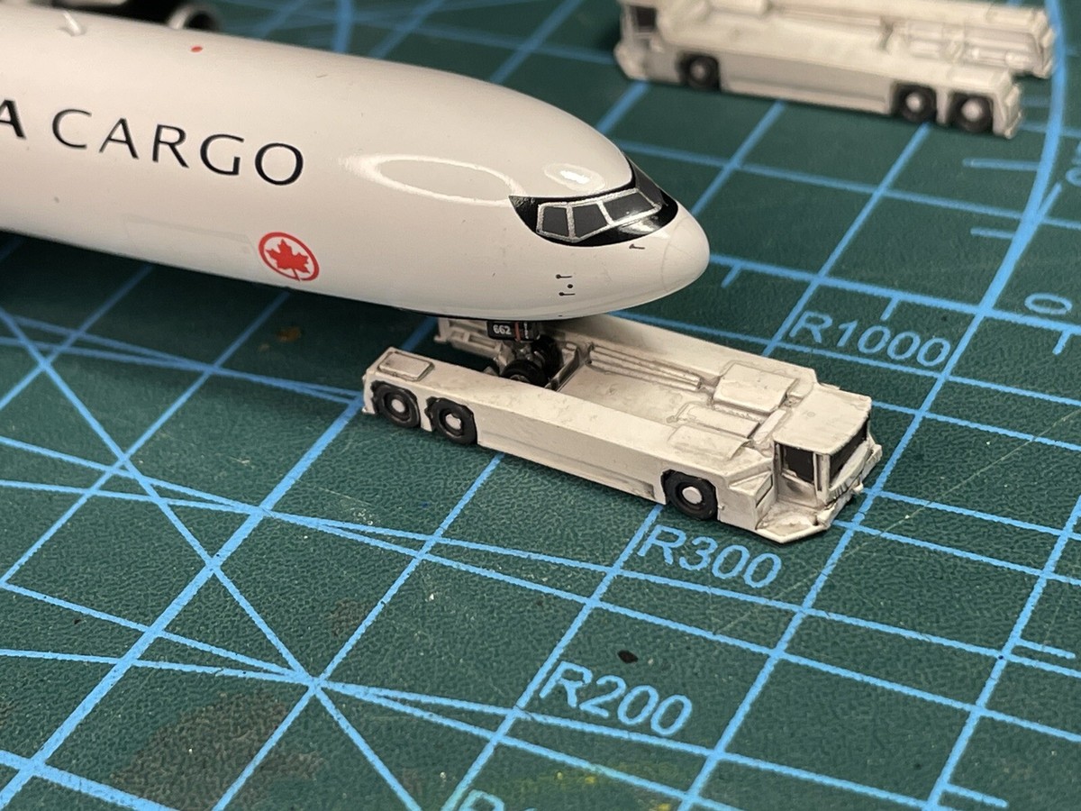 1:400 GSE for Airport diorama - Goldhofer AST-1X 6x6 1:400 GSE for Airport diorama - Goldhofer AST-1X 6x6