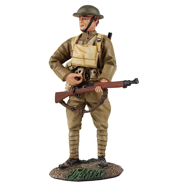 BRITAINS SOLDIERS 23091 1917-18 US Infantry Standing Reaching for Cartridge WW1