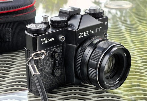 FAB Vintage ZENIT 12 XP Camera + Helios 44m 58mm f/2 LENS Clean & Working CASED - Picture 5 of 7