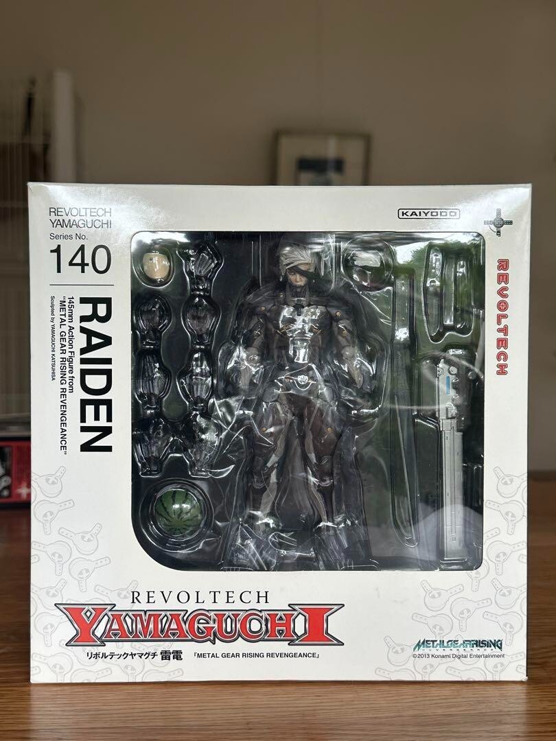 Revoltech Yamaguchi METAL GEAR RISING REVENGEANCE RAIDEN
