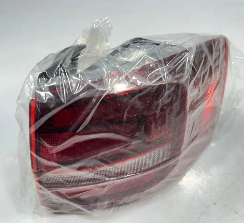 2016-2018 大众 JETTA GLI 混合右后尾灯 P/N 5C6-945-096-M — 第 3/4 张图片