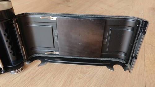Working Zeiss Ikon VEB Pentacon Six TL Camera Body 120 Film SLR Chassis + Finder - Picture 13 of 13