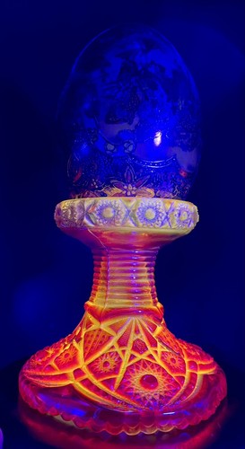 Vintage Asian Art Satsuma Egg Porcelain Gold Moriage UV GLOW Glass Pedestal - Picture 11 of 24