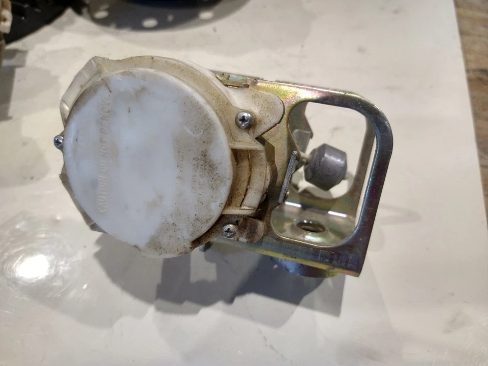 Retractor de cinturón de seguridad Jeep J10 J20 Foto 2 de 4