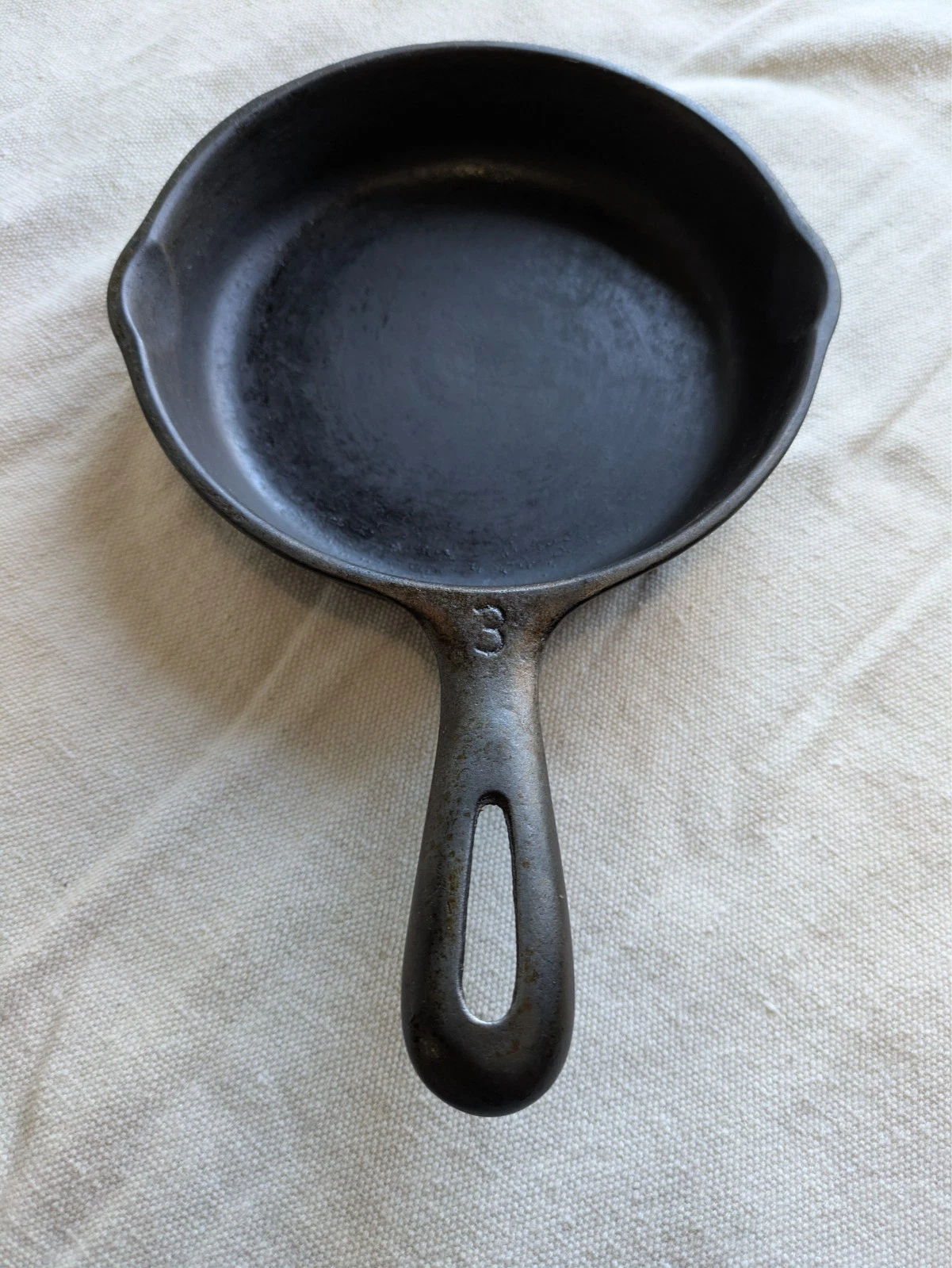 Vintage Unmarked 6 1/2 inch #3 Cast Iron Skillet Made in USA 6.5" R Flat No Spin