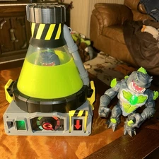 Beast Lab Dino, Real Bio Mist and 80+ Lights, Sounds & Reactions 2 Sharks