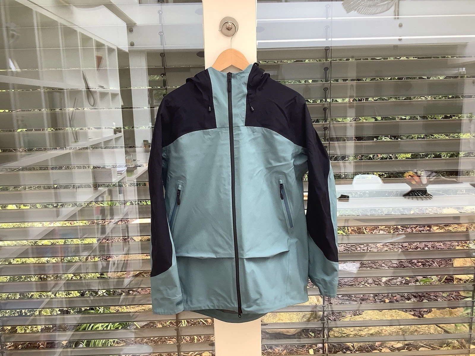 Rohan Men's Blue Vertex Barricade Waterproof Hiking Jacket Large
Opens in a new window or tab