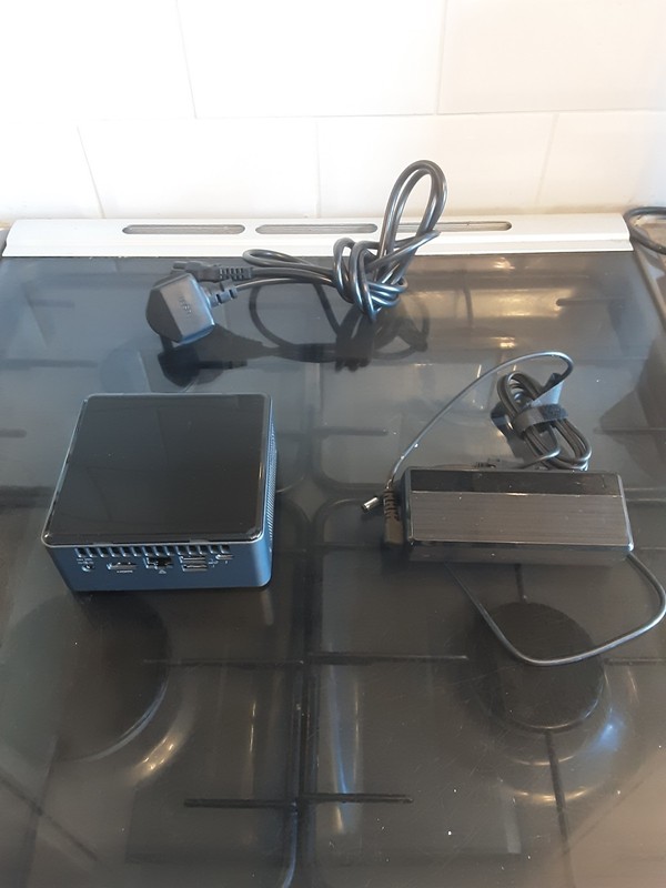 Intel NUC8i7BEH i7-8559 8GB RAM 240GB SSD Windows 10 Pro *needs new CMOS battery
