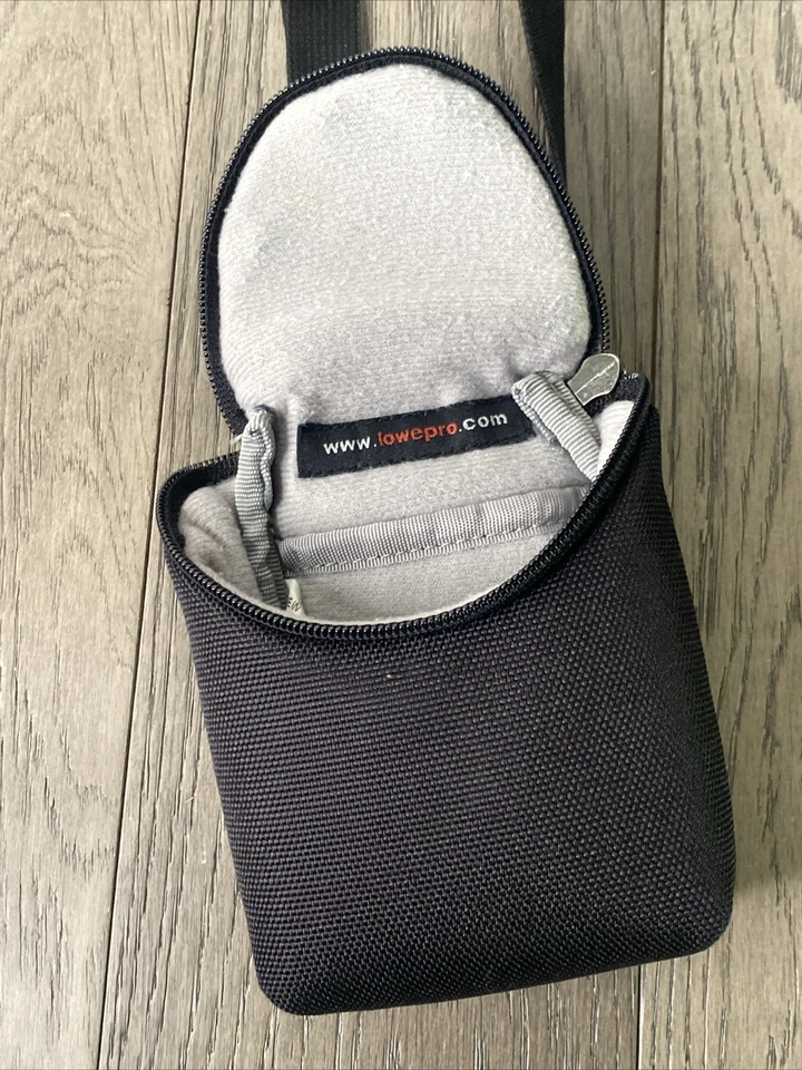 Lowepro D-Res 8 Camera Bag, Water-Resistant - Image 3 of 4