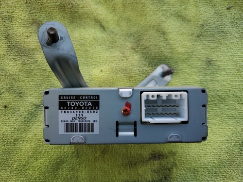 Toyota Camry 1997-2001 OEM módulo de control de crucero unidad de computadora 88240-06010 OEM - Imagen 1 de 5