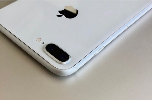 Apple iPhone 8 Plus 64GB argento 100% EarPods cavo usb e adattatore originali - Foto 7 di 7