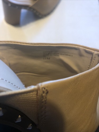 Scarpe con tacco a mulo Charles by Charles David Dawson usate da donna taglia 11 beige borchie - Foto 6 di 6