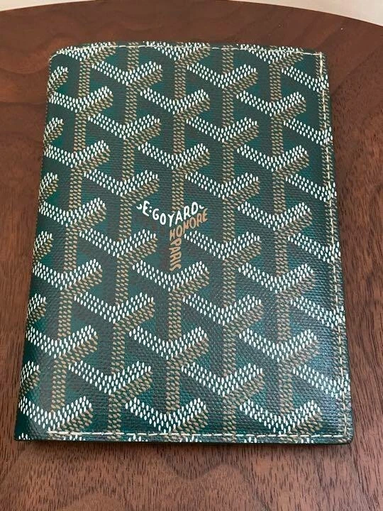 Goyard passport holder clearance green