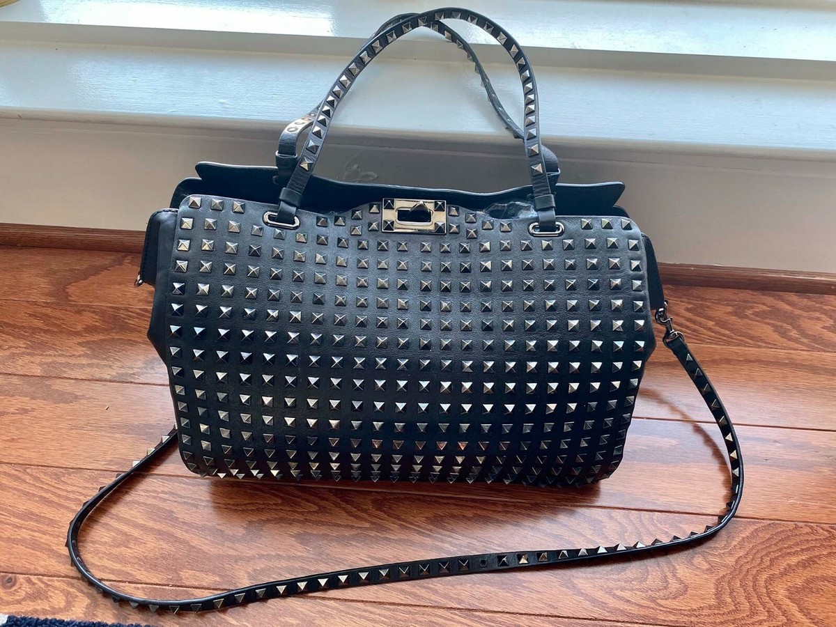 AUTHENTIC VALENTINO GARAVANI ROCKSTUD SPIKE BLACK LARGE AUTHENTIC VALENTINO GARAVANI ROCKSTUD SPIKE BLACK LARGE