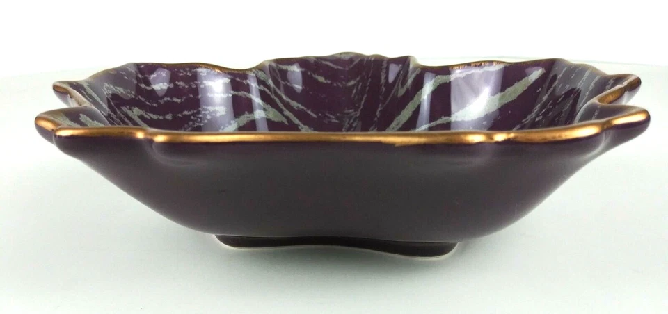 Grasslands Road Trinket Dish Maple Leaf Shaped Purple with Gold Trim — 第 3/4 张图片