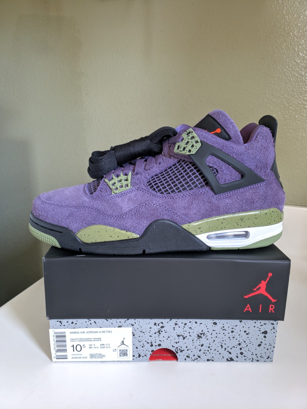 10.5 WOMEN ____ nike air jordan 4 retro 