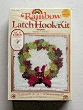 CHRISTMAS WREATH LATCH HOOK KIT RAINBOW CREATIONS 12" X 12"   NEW