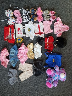 Build A Bear Konvolut mit Bär, Schuhen und Kleidung