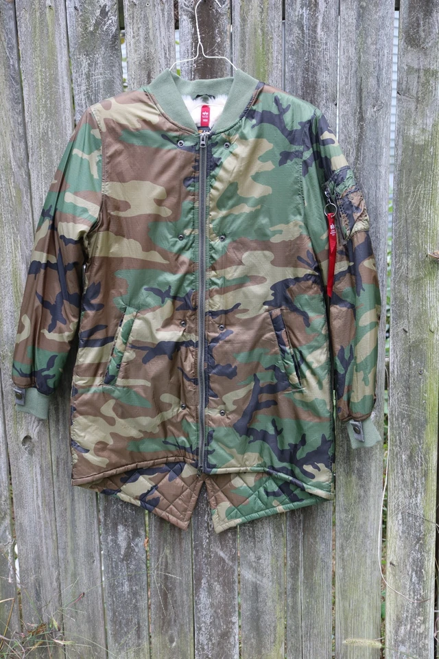 Chaqueta de vuelo de bombardero de longitud media forrada de piel ALPHA INDUSTRIES camuflada M/M PON000001 Foto 2 de 4