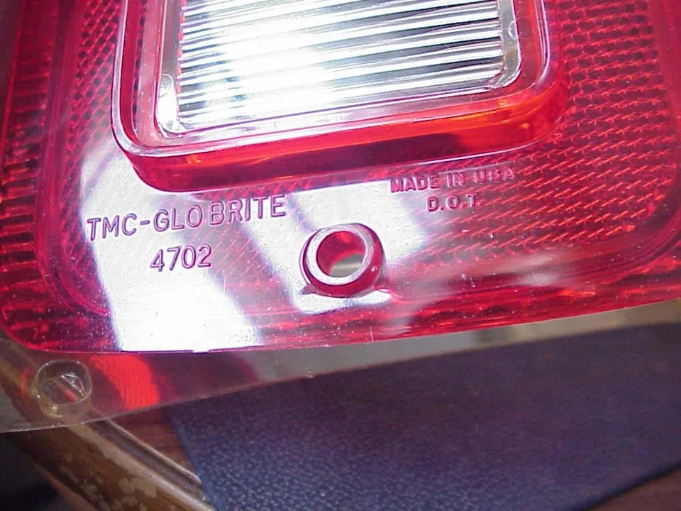 Dodge Plymouth Van 1971-77 nueva lente de luz trasera y junta NOS B100 a B300 Foto 4 de 4