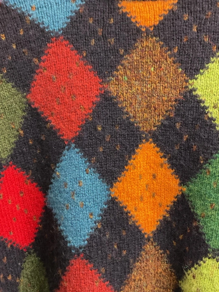 SUÉTER ARGYLE VINTAGE PARA HOMBRE/UNISEX M 100 % LANA AZUL MARINO COLORIDO CLUB ROOM HONG KONG Foto 3 de 4