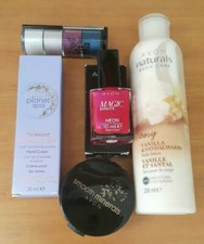 Lotto Set Kit Avon: fondotinta minerale minerals, smalto, trousse, crema corpo