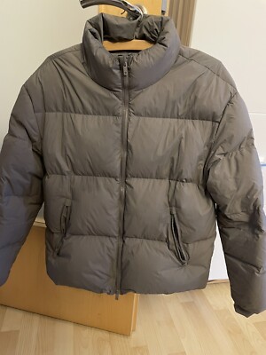 Represent puffer jacket
