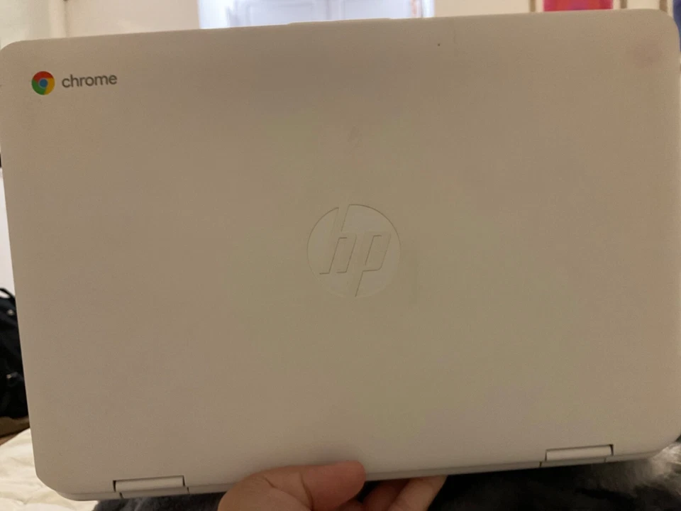 Chromebook Barley usado hp x360 modelo 11 Color: Blanco con un borde negro GB:32 Foto 2 de 4