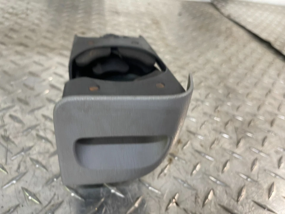 Portavasos Chevrolet (GMC) C1500 1995-1999 Suburban C2500 C3500 Tahoe Sierra gris Foto 3 de 4