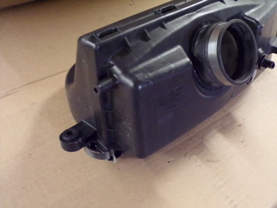 Subaru Legacy 2004 sedán limpiador de caja de aire 2,5 L 2002-2004 Foto 4 de 4