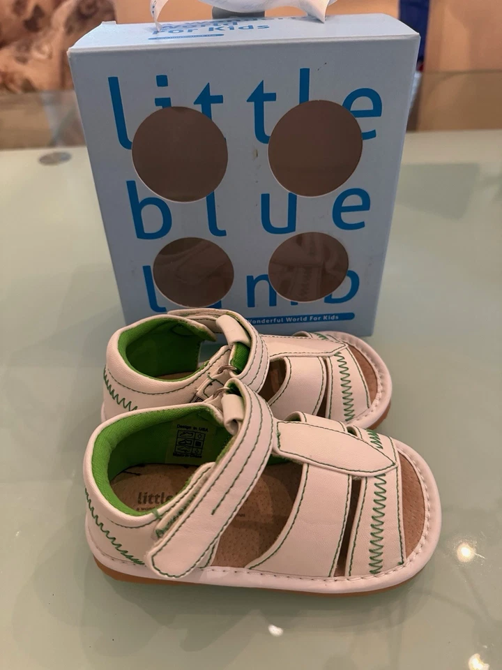 Nuevos zapatos LittleBlue Lamb Squeaky (para bebé/niño pequeño/niños) blancos solo talla 6 Foto 4 de 4